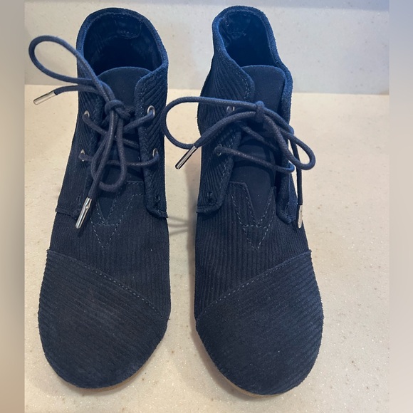TOMS Desert Wedge Lace Up Booties, dark blue 9.5 Like new. - Picture 10 of 16